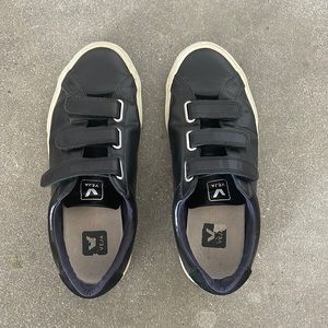 Black Vejas in a size 9US men